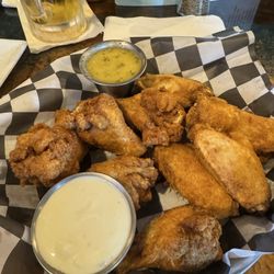 Coty's Landing - Chicken wings (plain)