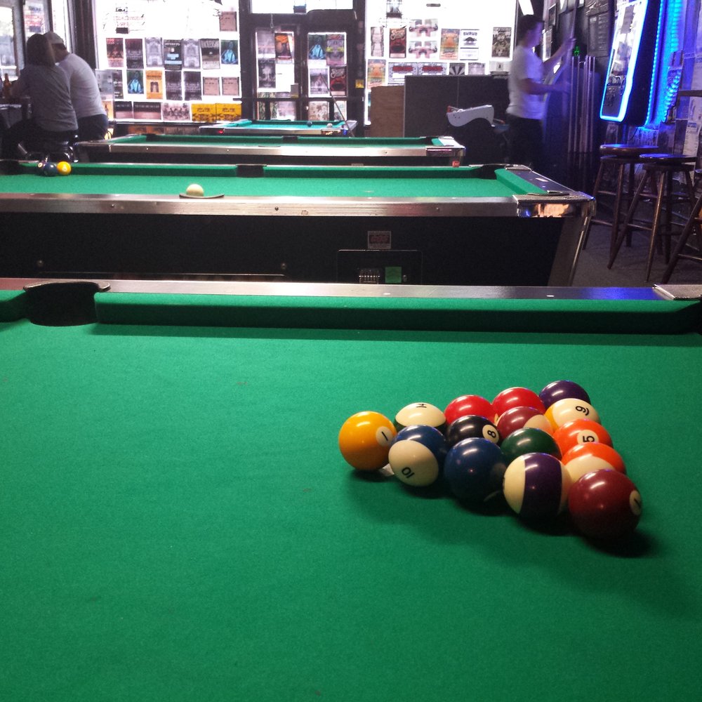 Smith's Olde Bar - 4 pool tables. $1/game (4 quarters) - Bars Near Me - Atlanta, Georgia Smith's Olde Bar - 4 pool tables. $1/game (4 quarters) - Bars Near Me - Atlanta, Georgia
