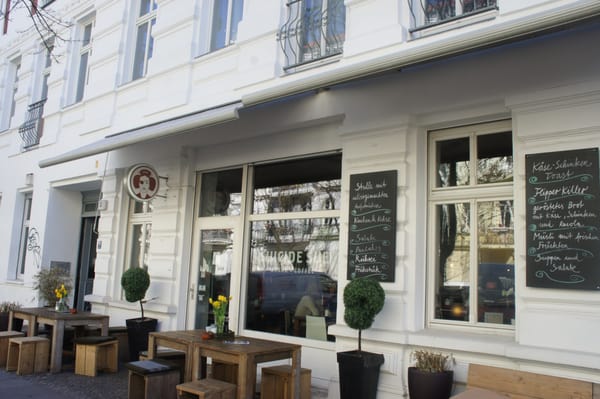 Café Suicide Sue by null