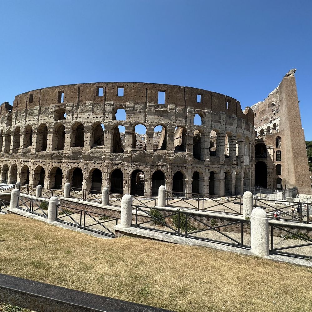 Colosseo - outside - Local Flavor Near Me - Rome, RM