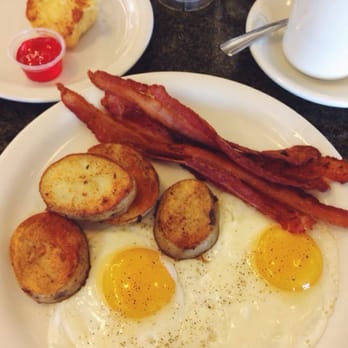 Liliha Bakery - Bakeries Near Me - Honolulu, Hawaii