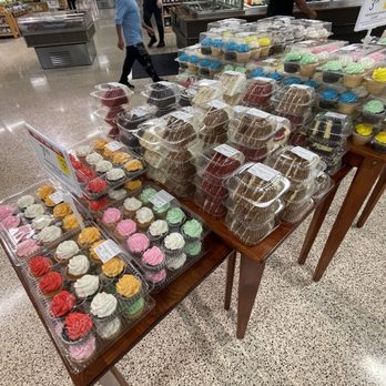 Publix - Bakery Cupcake Section - Grocery Near Me - Mobile, Alabama