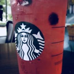 Very berry Hibiscus refresher. Always ask for light ice. Always add 5-6 pumps of classic syrup in a Venti. Sugar addict. Very berry Hibiscus refresher. Always ask for light ice. Always add 5-6 pumps of classic syrup in a Venti. Sugar addict.