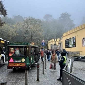 Parque e Palácio Nacional da Pena - The bus you can catch to take you up to the entrance - Landmarks & Historical Buildings Near Me - Sintra, 11