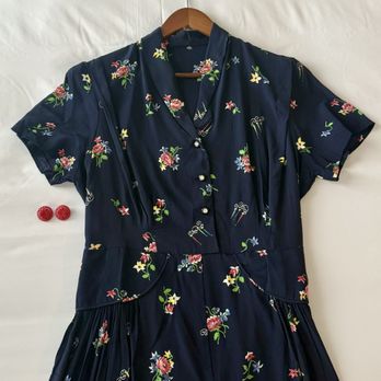 Sweet Lorain - 1940s Dress and coordinating Clip-On Earrings - Antiques Near Me - Cleveland, Ohio