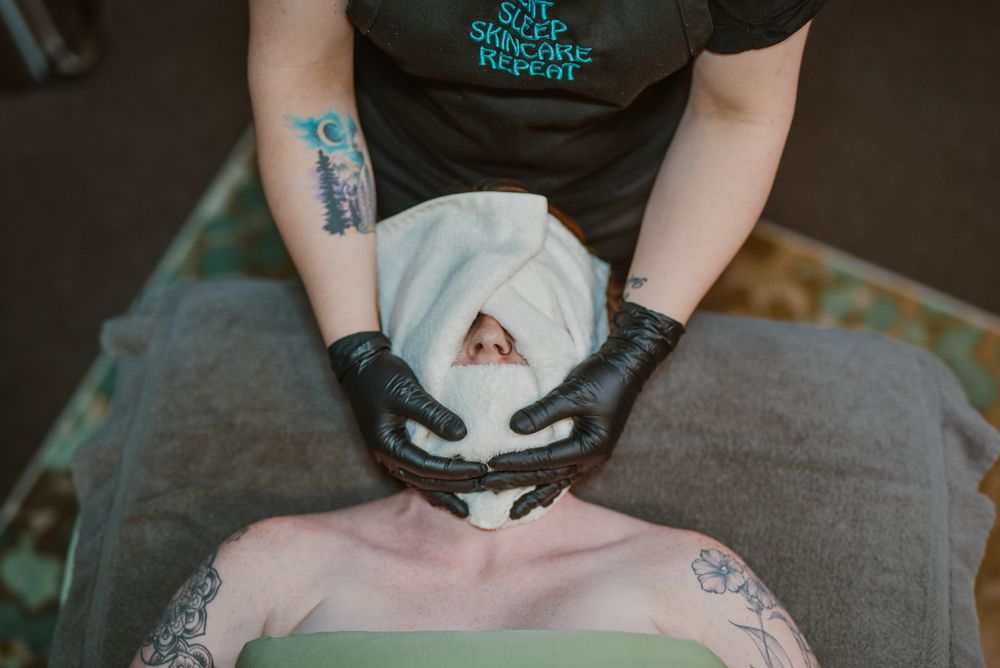 Earthly Esthetics Logo