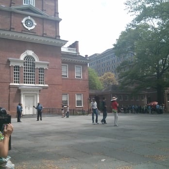 Independence Hall - Long line of ticket holders waiting to tour Independence Hall - Landmarks & Historical Buildings Near Me - Philadelphia, Pennsylvania Independence Hall - Long line of ticket holders waiting to tour Independence Hall - Landmarks & Historical Buildings Near Me - Philadelphia, Pennsylvania