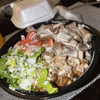 Bylo Gyro - Bylo mix plate (gyro, chicken, salad, rice, tomato, white sauce - Salad Near Me - Parma, Ohio