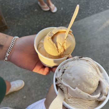 Rain or Shine Ice Cream - Peanut butter crunch, London fog and malt milk chocolate - Ice Cream & Frozen Yogurt Near Me - Vancouver, British Columbia Rain or Shine Ice Cream - Peanut butter crunch, London fog and malt milk chocolate - Ice Cream & Frozen Yogurt Near Me - Vancouver, British Columbia