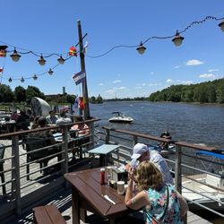 Curtin's Wharf Restaurant - Delaware River views