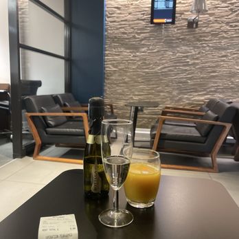 Avanti West Coast First Class Lounge - Part of the lounge - Airport Lounges Near Me - London, XGL Avanti West Coast First Class Lounge - Part of the lounge - Airport Lounges Near Me - London, XGL