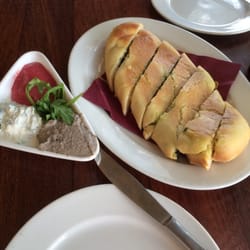 Sam's Boat Shed Restaurant - Pesto bread with dips