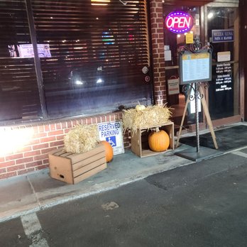 Mezza Luna - Italian Near Me - Smyrna, Georgia