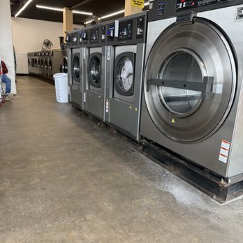Clean Tide Laundromat - Washers and dryers in different sizes - Laundromat Near Me - Los Angeles, California