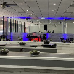 Lounge/Dining Area