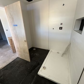 Zona Floors - Shower room - Flooring Near Me - Tempe, Arizona Zona Floors - Shower room - Flooring Near Me - Tempe, Arizona