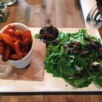 Eureka! - Sweet potato fries are amazing. Light cinnamon flavor & drizzled with honey! - American Near Me - Berkeley, California