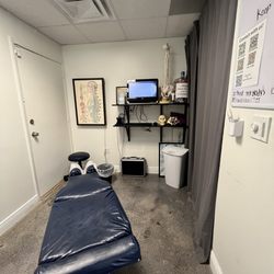 Coconut Grove Chiropractic - Adjustment room