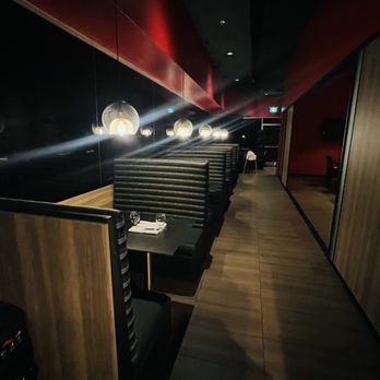 Aikawa - Inside - Sushi Bars Near Me - Dollard des Ormeaux, Quebec