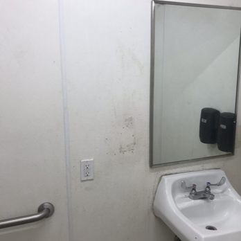 Shell - Dirty walls - Gas Stations Near Me - Farmers Branch, Texas