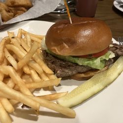 Iron Horse Pub of Durand - Rail burger