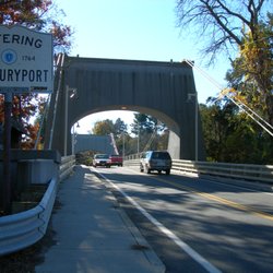 Newburyport Family Dental - Entering Newburyport from Amesbury.