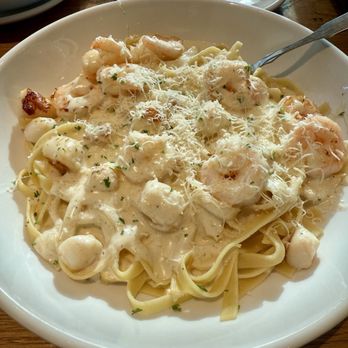 Olive Garden Italian Restaurant - Seafood Alfredo - Italian Near Me - Des Moines, Iowa Olive Garden Italian Restaurant - Seafood Alfredo - Italian Near Me - Des Moines, Iowa