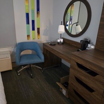 Hampton Inn Elko - Fairly uncomfortable office chair - Hotels Near Me - Elko, Nevada