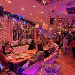 Flamingo Lazeaway Club - Sippin Santa decor