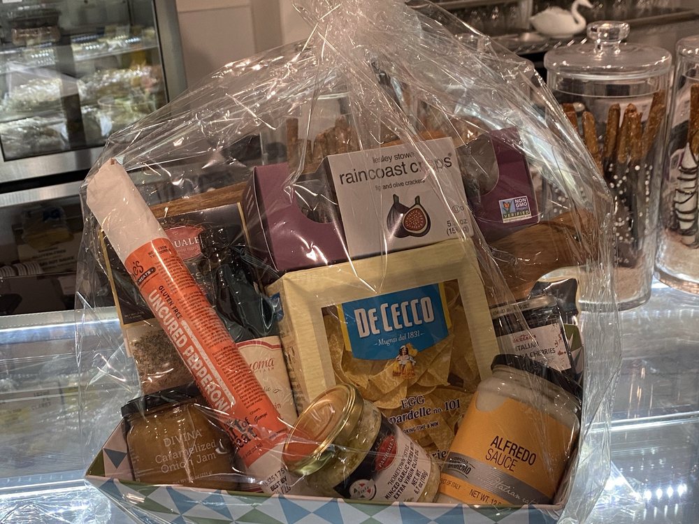 Frank And Julia’s Logo