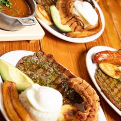 Las Delicias De La Abuela - Bandeja Paisa