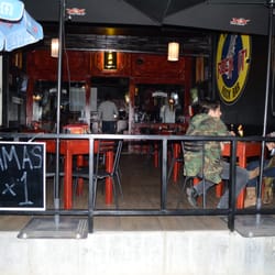 Rockit Bar - Fachada e interior