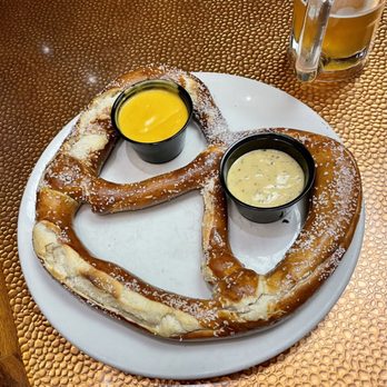 Chicago Brewing Company - Big Pretzel was delicious, as was that mustard sauce - Breweries Near Me - Las Vegas, Nevada Chicago Brewing Company - Big Pretzel was delicious, as was that mustard sauce - Breweries Near Me - Las Vegas, Nevada