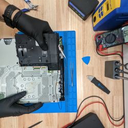 Tearing apart a Playstation 4 not turning on