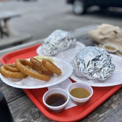 Little Pigs Bar-B-Q - A Southern Feast