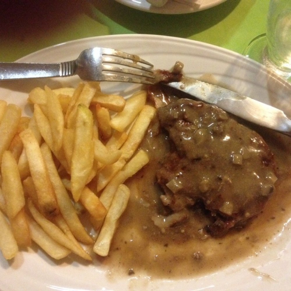 Los Arrefices - Filet mignon with papas fritas. Yes they put gravy. And it's delicious - Mexican Near Me - Champotón, CAM Los Arrefices - Filet mignon with papas fritas. Yes they put gravy. And it's delicious - Mexican Near Me - Champotón, CAM