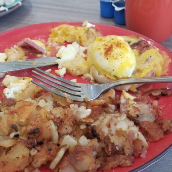 Country Griddle - Traditional Eggs Benedict with fried potatoes it was really good & their coffee was really good - American Near Me - Goodyear, Arizona