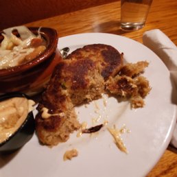Crab cake - gray, flat, no visible crab, bland.  AVOID.