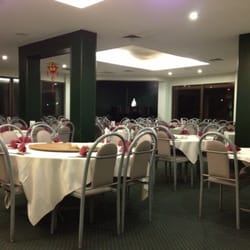 Flavours of Peking - Empty. Maybe that's why the waiter was rude to me.