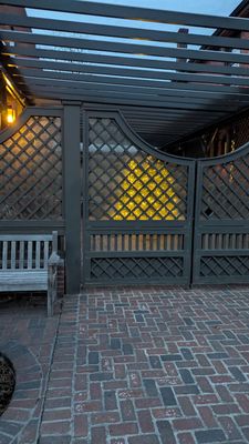 Arethusa al tavolo by null