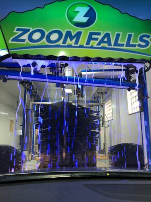 Vivid Zoom Express Car Wash Moment for Your Screen Vivid Zoom Express Car Wash Moment for Your Screen