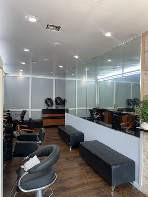 Selina's Shiny Beauty Spa/Salon