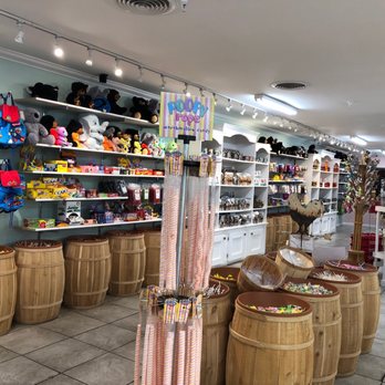 Farmhouse Sweets - Chocolatiers & Shops Near Me - Pigeon Forge, Tennessee