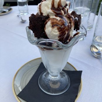 Crossroads Kitchen - Brownie Ice Cream Sundae - Vegan Near Me - Los Angeles, California Crossroads Kitchen - Brownie Ice Cream Sundae - Vegan Near Me - Los Angeles, California