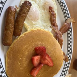 Not worth $11.00 Flat pancake, cheap bacon! Not worth $11.00 Flat pancake, cheap bacon!