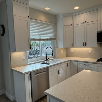 Velasquez Construction - Full Quartz backsplash. - General Contractors Near Me Velasquez Construction - Full Quartz backsplash. - General Contractors Near Me