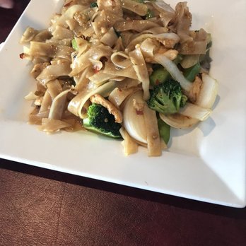 Everyday Thai - Pad Khee-mow with chicken - Thai Near Me - Springfield, Missouri Everyday Thai - Pad Khee-mow with chicken - Thai Near Me - Springfield, Missouri