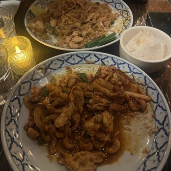 Thai Villa - Pad Thai Cashew Nut - Thai Near Me - New York, New York Thai Villa - Pad Thai Cashew Nut - Thai Near Me - New York, New York