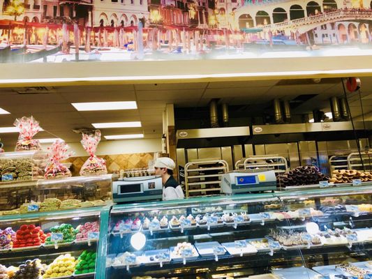 Uncle Giuseppe S Marketplace Order Food Online 165 Photos 83