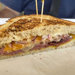 Pastrami sandwich no lettuce/tomato